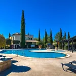 N3 Kallithea With Beautiful Views, Aphrodite Hills アパート *