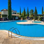 N3 Kallithea With Beautiful Views, Aphrodite Hills アパート クークリア